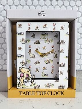 Disney Winnie the Pooh White Table Top Clock With Tigger Piglet Donkey